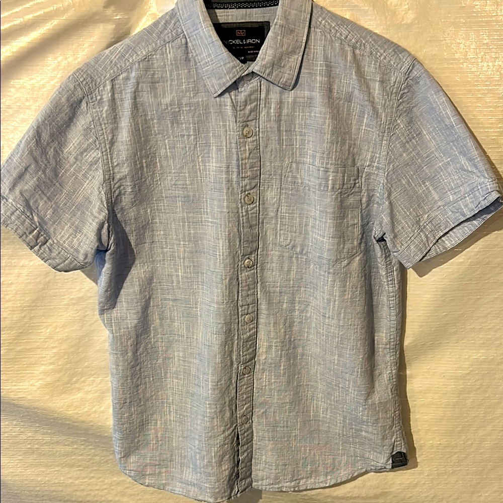 Men's Light Blue Button-down Short Sleeve Shirt